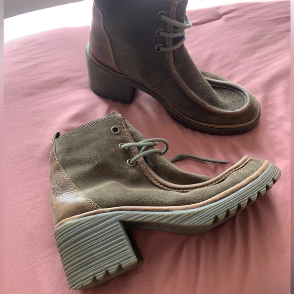 Gorgeous Fly London boots - Perfect for the cold - Picture 4 of 5